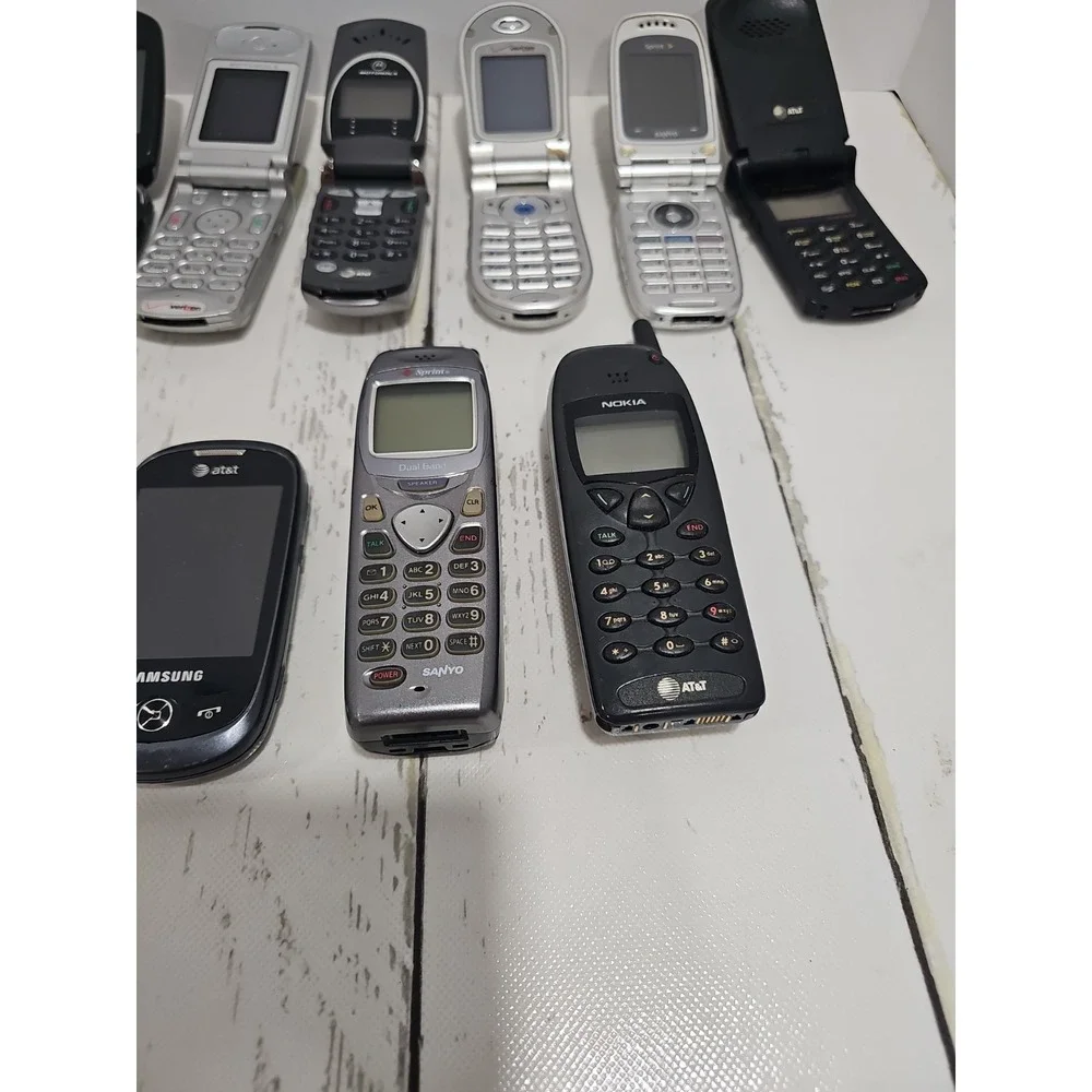 Vintage Cell Phone Lot of 13 Nokia Motorola  Samsung Sprint PCS Untested